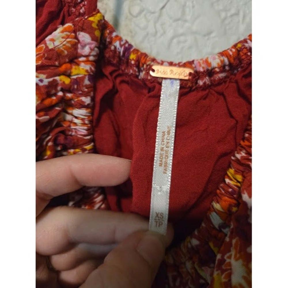 Free People Red Floral Bubble Hem Crop Top XS‎ Boho Strappy Tie Back - Picture 3 of 4